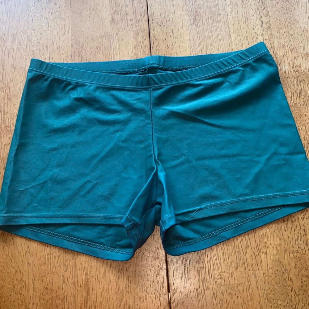 Katrina basic shorts. Green size medium.
